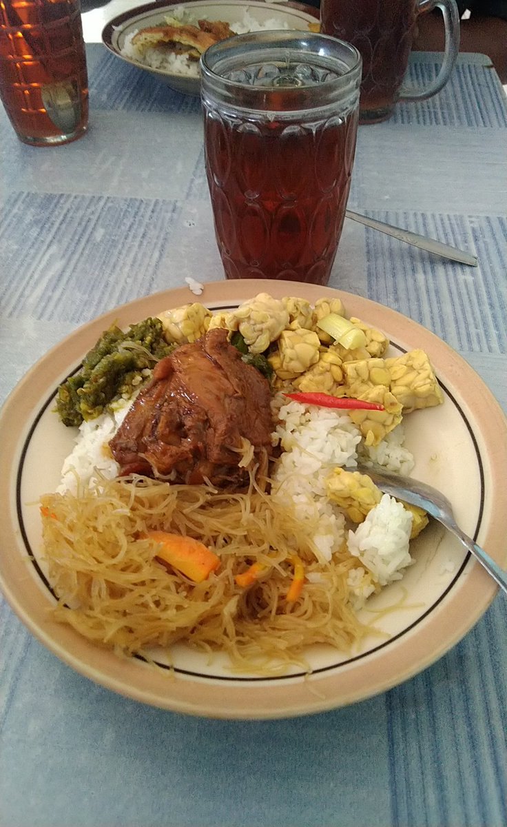 Mumpung lagi ternding;
Jakarta-semarang (krapyak) monggo 110rb saja kalo mau ikut makan crew 150rb.