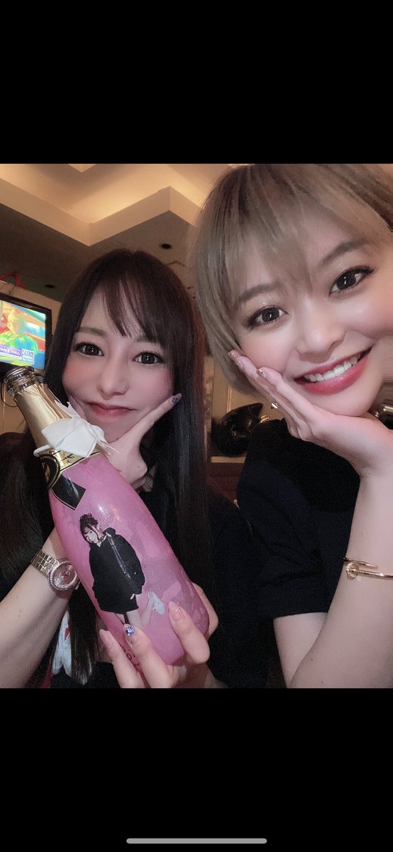 ayuminminminnie's tweet photo. たまおー！彼氏を作るにはどうしたら、、とたまに語る🤣
やばい時のSTAR夏と、カツオw
店内ビシャビシャな😂
しむけんです！しむから貰えるなんて🥲
可愛い可愛い姫ちゃん達より💜

#たまお #かつお #しむ #姫ちゃん

ハッシュタグの癖wwww https://t.co/F3HowEdSFQ