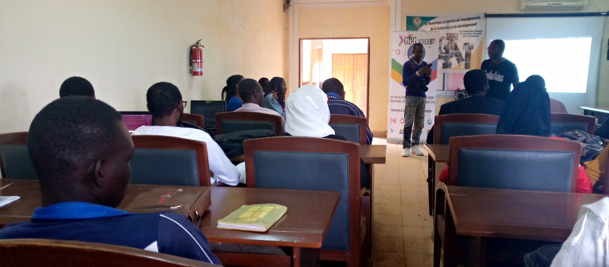 jean_besane's tweet photo. En ce moment se tient au #cdtic de ndere du #GDG. Il est question de faire de présentation sur les applications mobiles et leur contribution pour le développement du Cameroun et de l'Adamaoua.
#ioExtendedNdere
#io22extended https://t.co/hnlGu1pRTt