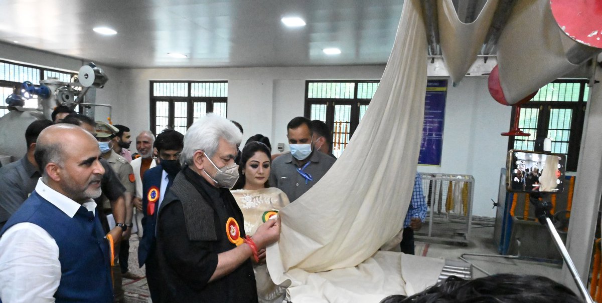 OfficeOfLGJandK's tweet photo. Inaugurated Sukhnag Sozni Embroidery SFURTI Heritage Cluster of JK #KVIB at Magam Budgam earlier today. This Cluster will deliver a holistic approach towards development of Sozni craft from production to marketing stage while catering needs of at least 500 artisans. https://t.co/m6pAydAasH
