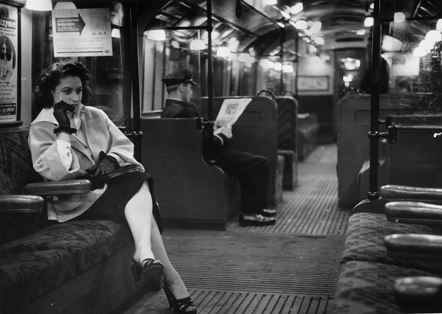 literlandweb1's tweet photo. "Lo inesperado es parte de la vida. Nos suceden cosas extrañas. Pensamos que están fuera de la norma, pero es así. Esa es la manera en que funciona la vida..." 
Paul Auster
📷Bert Hardy https://t.co/ckrhSjcxXM