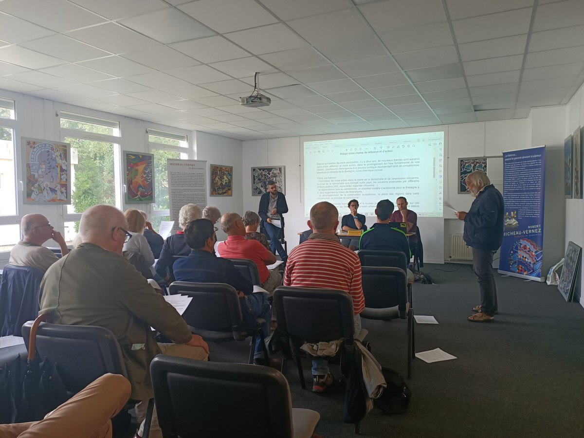 🗨️  Ce matin se tient l'assemblée générale d'<a href="/alabretonne/">À la bretonne !</a> à <a href="/Yezhou44/">Yezhoù ha Sevenadur</a>. Au programme : bilan de l'année, perspectives pour l'année à venir, renouvellement du CA. 
👏  Merci à tous les adhérents pour leur présence !
💪  Pour nous rejoindre et nous soutenir : alabretonne.com/adherer/