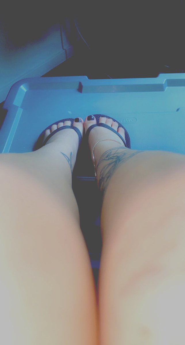 NotSlimGirl1's tweet photo. I sale feet pictures and video any request you like #feet #feet #feetworship #feetfethish #feetpicsforsales #FeetWorshiping #toes https://t.co/ZMRxDaKU9X