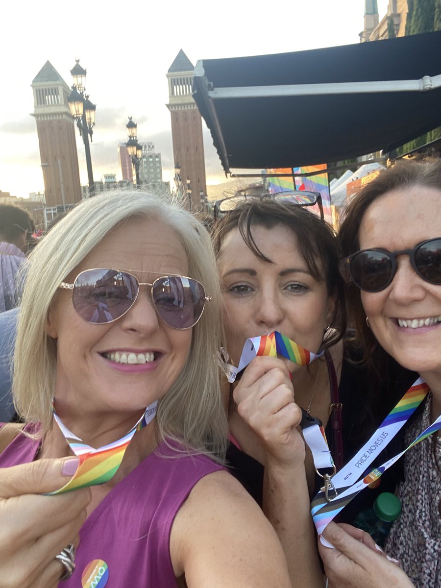 MBhreathnach's tweet photo. Landed in Spain just in time for Barcelona Pride #AddedBonus ππ ΓcΓ‘id iontach!! BΓodh BrΓ³d ar dΓ³igh agaibh uilig!! Happy Pride everyone ππ https://t.co/TgO7XgB38Y