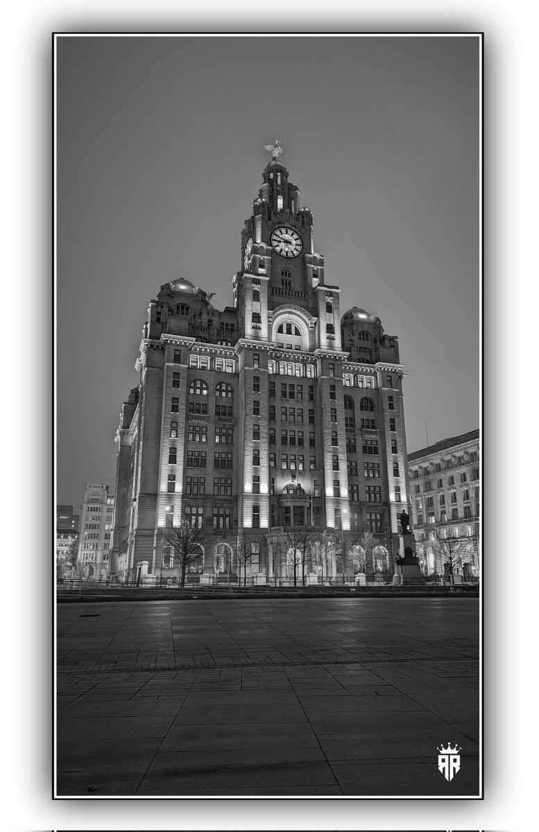 RobertRileyPho1's tweet photo. The Royal Liver Building - Liverpool πππΈ
#theroyalliverbuilding #theliverbuilding #liverbird #liverbirds #theroyaldocks #liverpool #liverpoolalbertdocks #royalclock #royalliverbird #england #RobertRileyPhotography
@RLB360 @VenueRoyalLiver @RoyalLiver1911 https://t.co/0CJymxcdzG