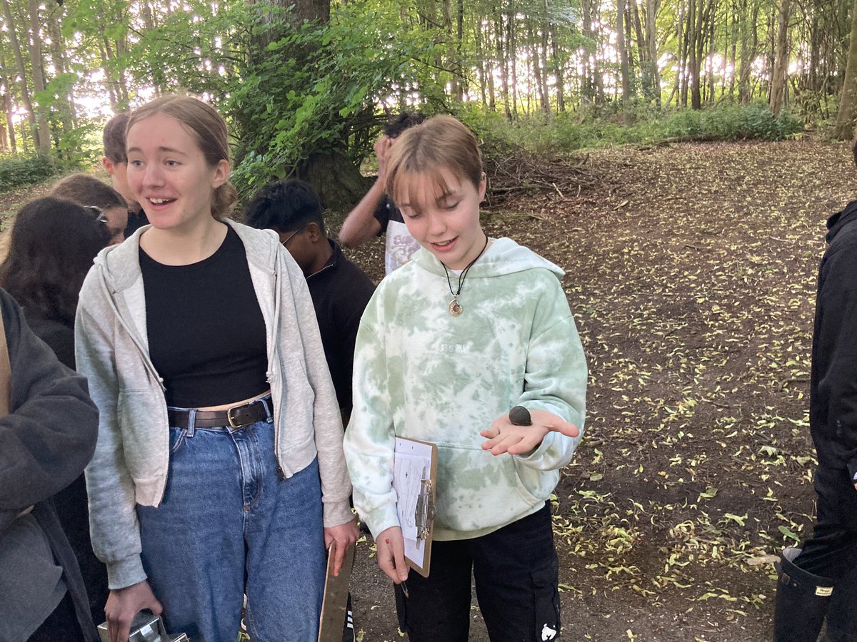 Biology_NHS's tweet photo. Some successful traps were set last night and Year 12 were very pleased with finding a vole, some huge slugs and a centipede as well as some other small invertebrates 🐌🪳🕷 https://t.co/UxWVVxZfiQ