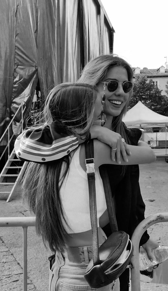 ireerg's tweet photo. quiero quedarme en este abrazo para siempre ❤‍🩹 https://t.co/dkLnvNvZdP