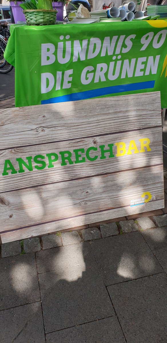 Grüne Politik im Stadtbezirk 1. Mit unserem Format der Ansprechbar sind wir auch zwischen den Wahlkämpfen in unserem Stadtbezirk vertreten. Leider war auch in unserem Stadtbezirk die Wahlbeteiligung erschreckend niedrig. 
#Ansprechbar #grueneduesseldorf