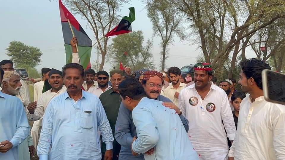 AhsanSundrani's tweet photo. Few days earlier during B.d election campaign in district Ghotki among various communities.
@MirSundraniH 
@TeamPPPGhotki 
@PPP_MediaCell 

#jeaybhutto
#teerchalega https://t.co/lC0eROnTpV