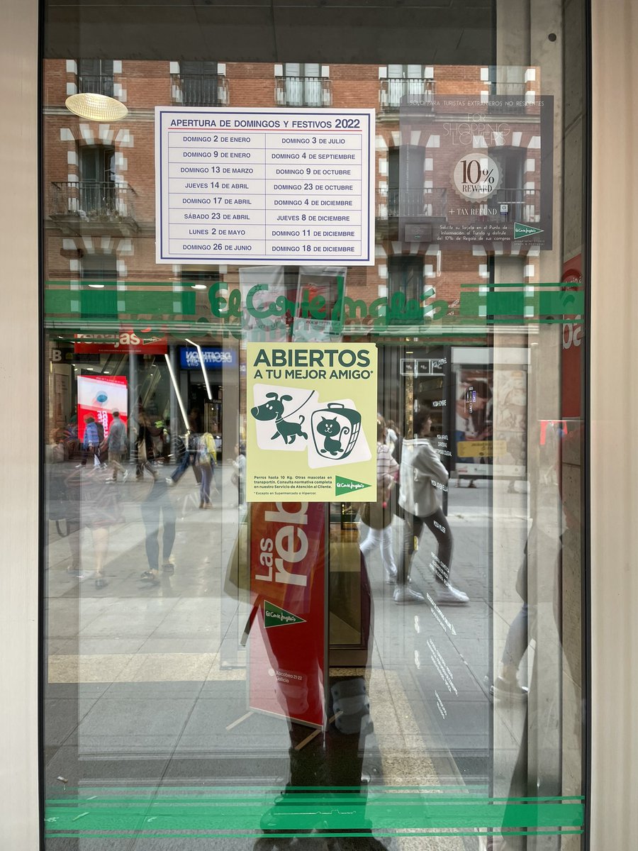birranera's tweet photo. En El Corte Inglés @elcorteinglesac  pueden entrar perros y gatos pero no pueden entrar humanos con patines. Llevo toda la mañana de compras y es el único comercio donde me han prohibido el acceso. Por un mundo patín friendly #roller #ecologico https://t.co/GjAaEa9QHk