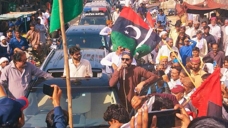 AhsanSundrani's tweet photo. Yesterday during B.d election campaign in Sarhad city ,district Ghotki among various communities alongside SMBK.
@BangulKhanMahar
@MirSundraniH 
@TeamPPPGhotki 
@PPP_MediaCell 

#jeaybhutto
#teerchalega https://t.co/QheMZ2sNzU