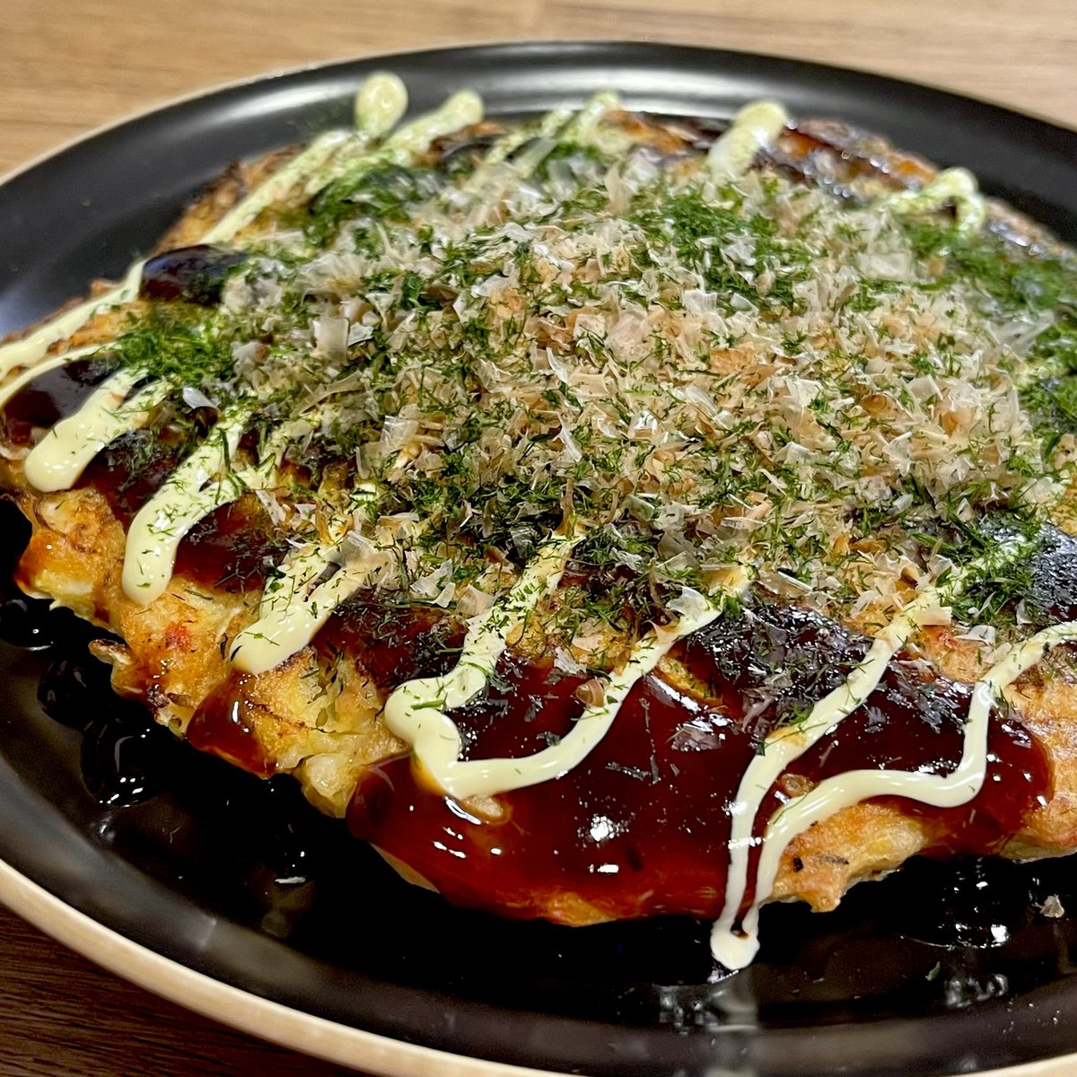 colezosan's tweet photo. 「ダイエット中だからお好み焼きは我慢‼︎」はせずにむしろ食べながら痩せたやつ。これ最高に美味しいし、野菜たっぷりにしてぜひ試して欲しい。本当オートミールどこいった？ってレベル。

【お好み焼きでしかない】

レシピ↓
https://t.co/P7OuDrWACS https://t.co/hPrL2vF8nw
