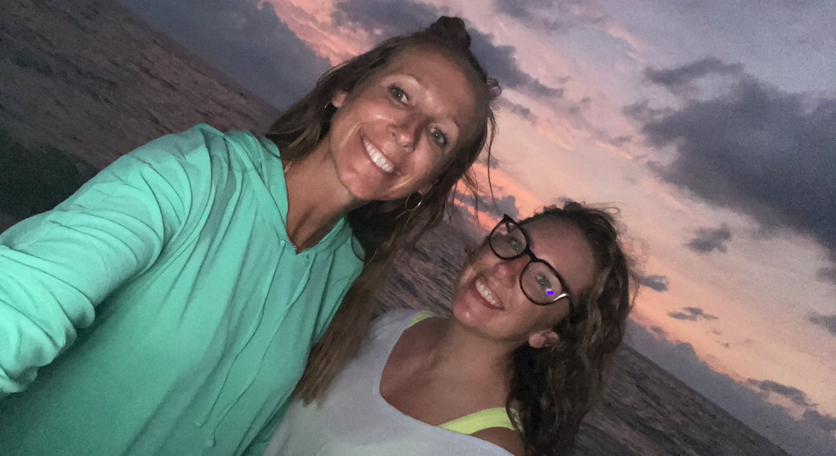 tera1405's tweet photo. @keeks_xo has never seen Top Gun! 😳 needless to say we corrected that after this beautiful sunset! Perfect end to a pretty great day!🏝😋 https://t.co/A6wSFCUyei