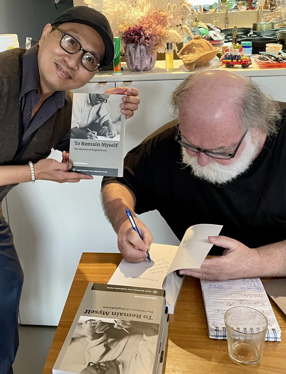 iskandarpn's tweet image. “To Remain Myself: The History of #Onghokham”  (NUS Press 2022)

I am feeling honoured to be the first with a signed copy in my hands. Congrats #DavidReeve
#sejarah #indonesianHistory