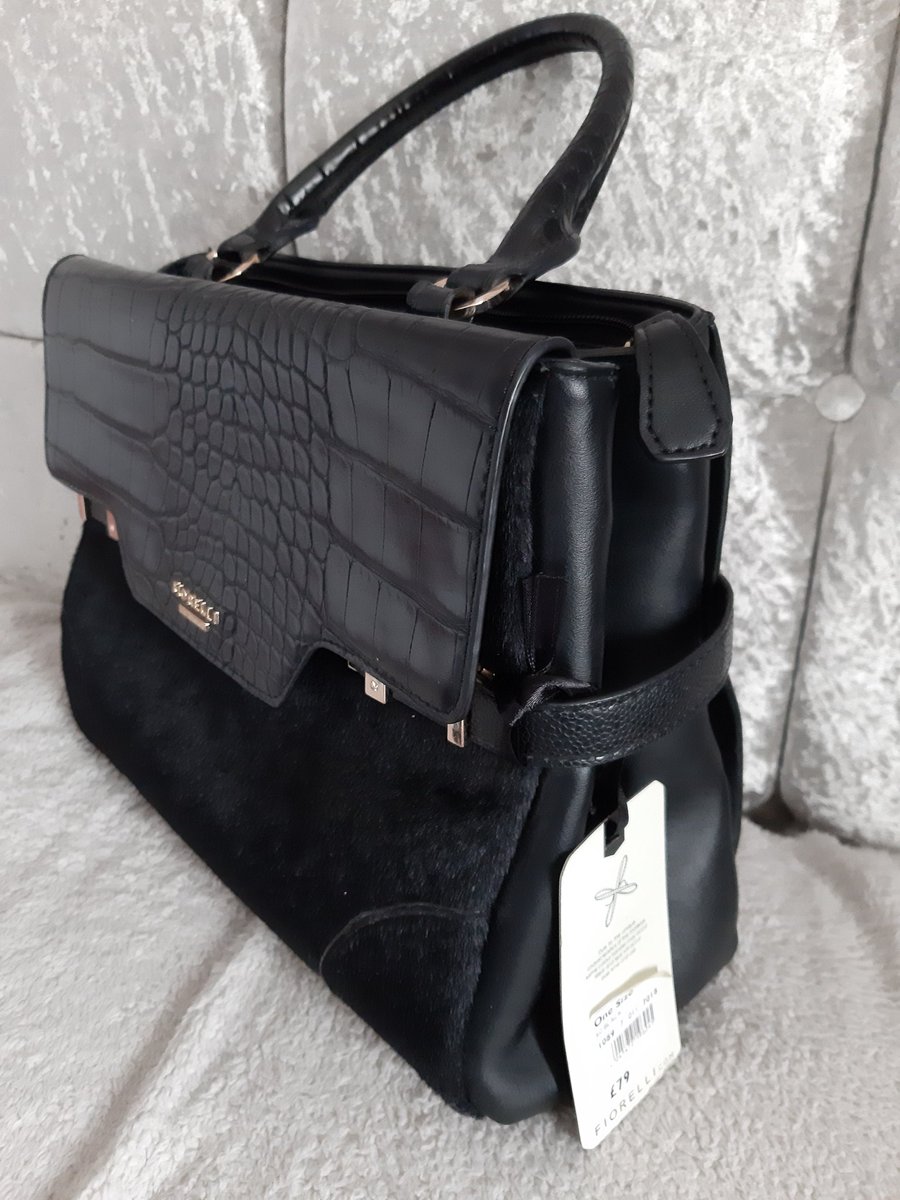 nic_bebb's tweet photo. @kabali_brian Auction Bids close Sun 9PM 🙏 RT!
TY @ChrisGr34807365 Fiorelli grace single handle handbag. Mock croc and fake fur front. Front flap section and zip section. Mobile pocket, internal and external zip pockets. RRP was £79
Bidding starts at £25 Tag me in using #LOT5 https://t.co/SJybYd32yI