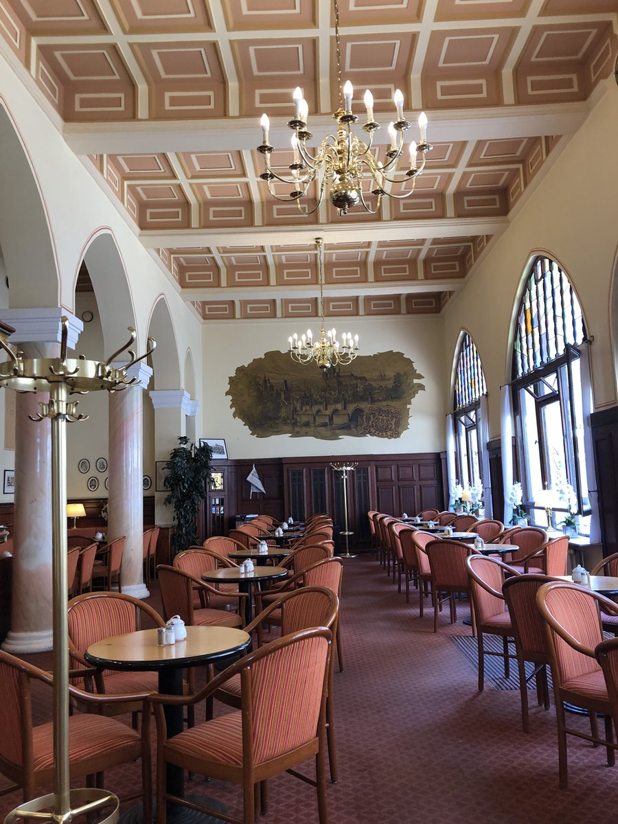 KalleHD's tweet photo. #mittagspause im #cafePrag #schwerin https://t.co/EiPa3MKofT
