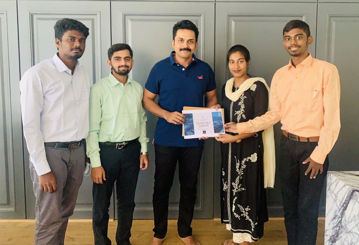 TeamSeaSakthi's tweet image. So glad to have met @Karthi_Offl who patiently listened to our story, related to our struggles and wished us his best! 

We look forward to racing in MEBC with his love and support! 😊❤️