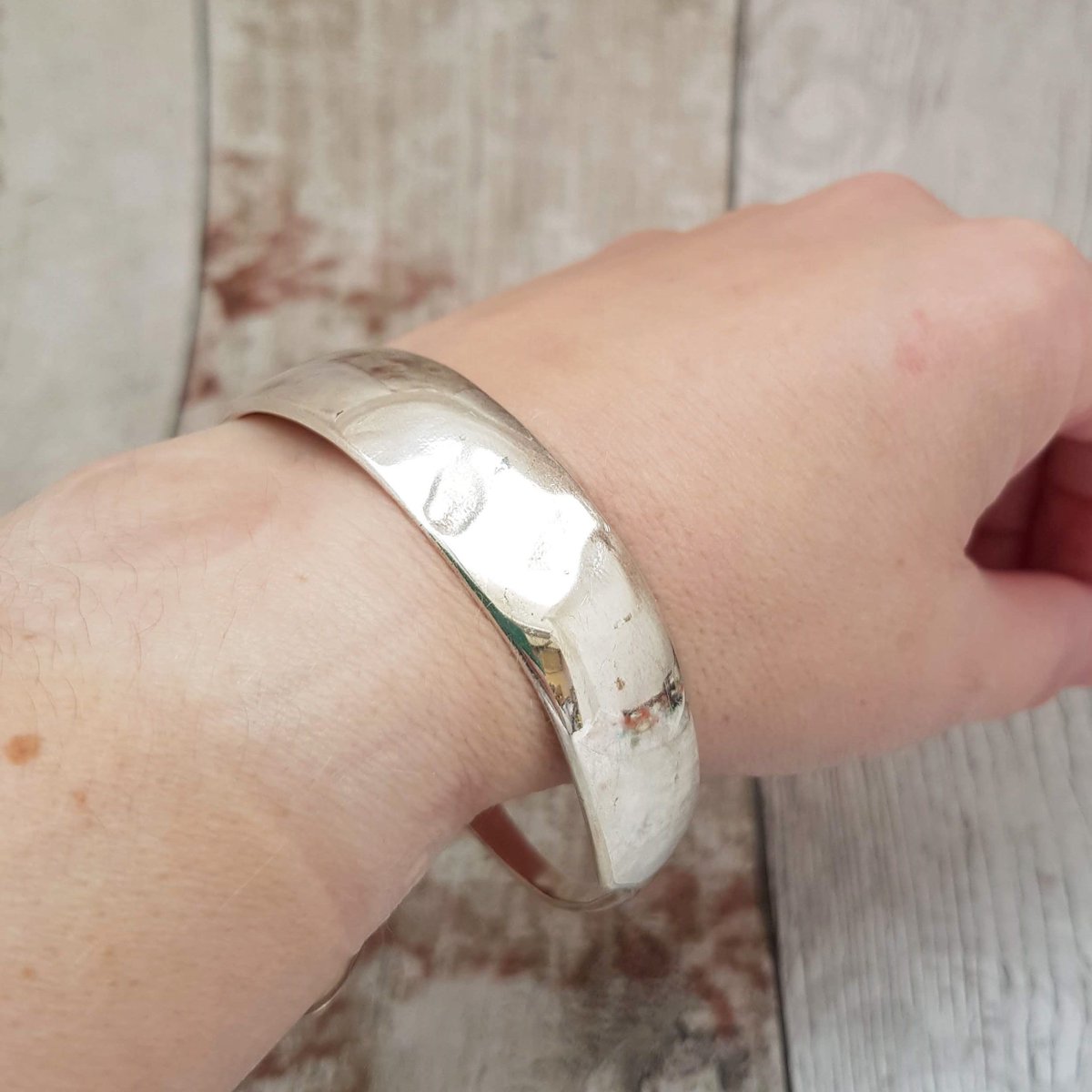 martisanne's tweet photo. Flatware bracelet cuff, bulky bracelet, bridal jewelry, silver plated cuff, chunky boho bracelet, spoonie jewelry, sugar tong bracelet, c7 https://t.co/GcMVFw6EOo #EtsyTeamUnity #TMTinsta #FlatwareBracelet https://t.co/dD5acbAumL