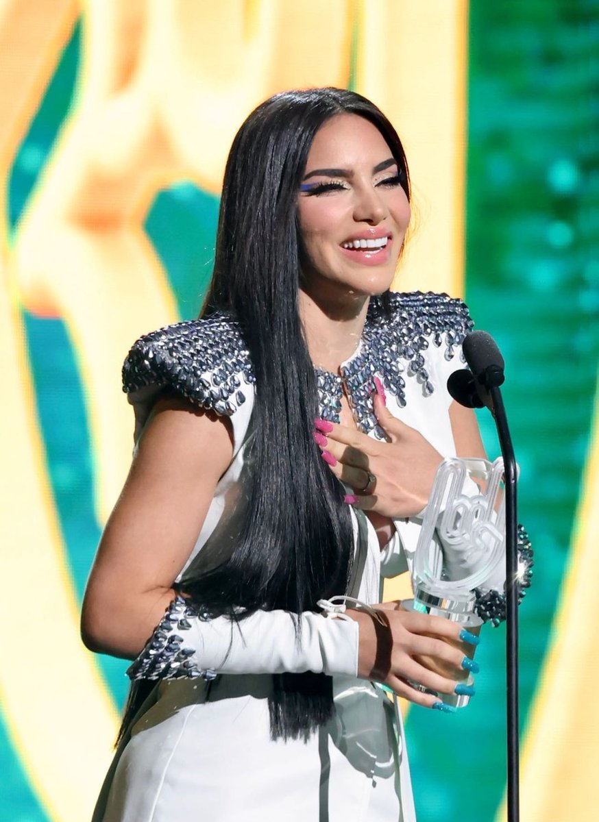 linduraslatam's tweet photo. She is Kim Loaiza, the queen of México.
 
(Top new famale artist) #PTMU 🇵🇷 https://t.co/dpIDTDsO2c
