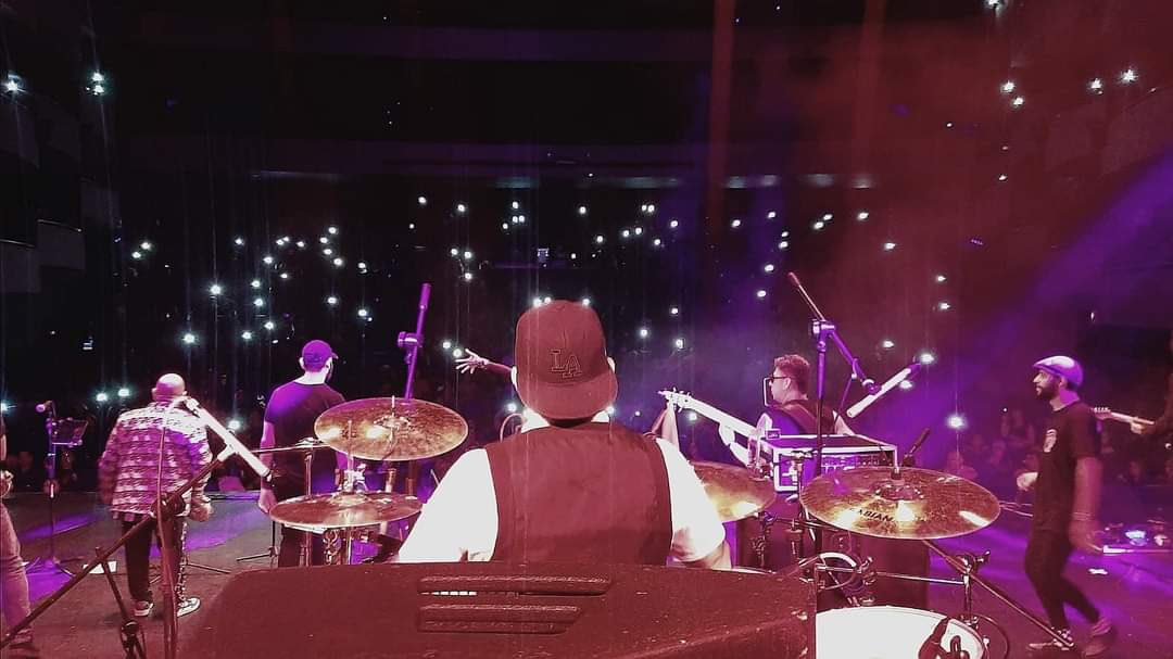 Que lindo fue colaborar junto a <a href="/losdeabajomx/">Los de Abajo</a> en <a href="/teatrodiana/">Teatro Diana</a> 
Rojos, labios rojos… 🏁🤩