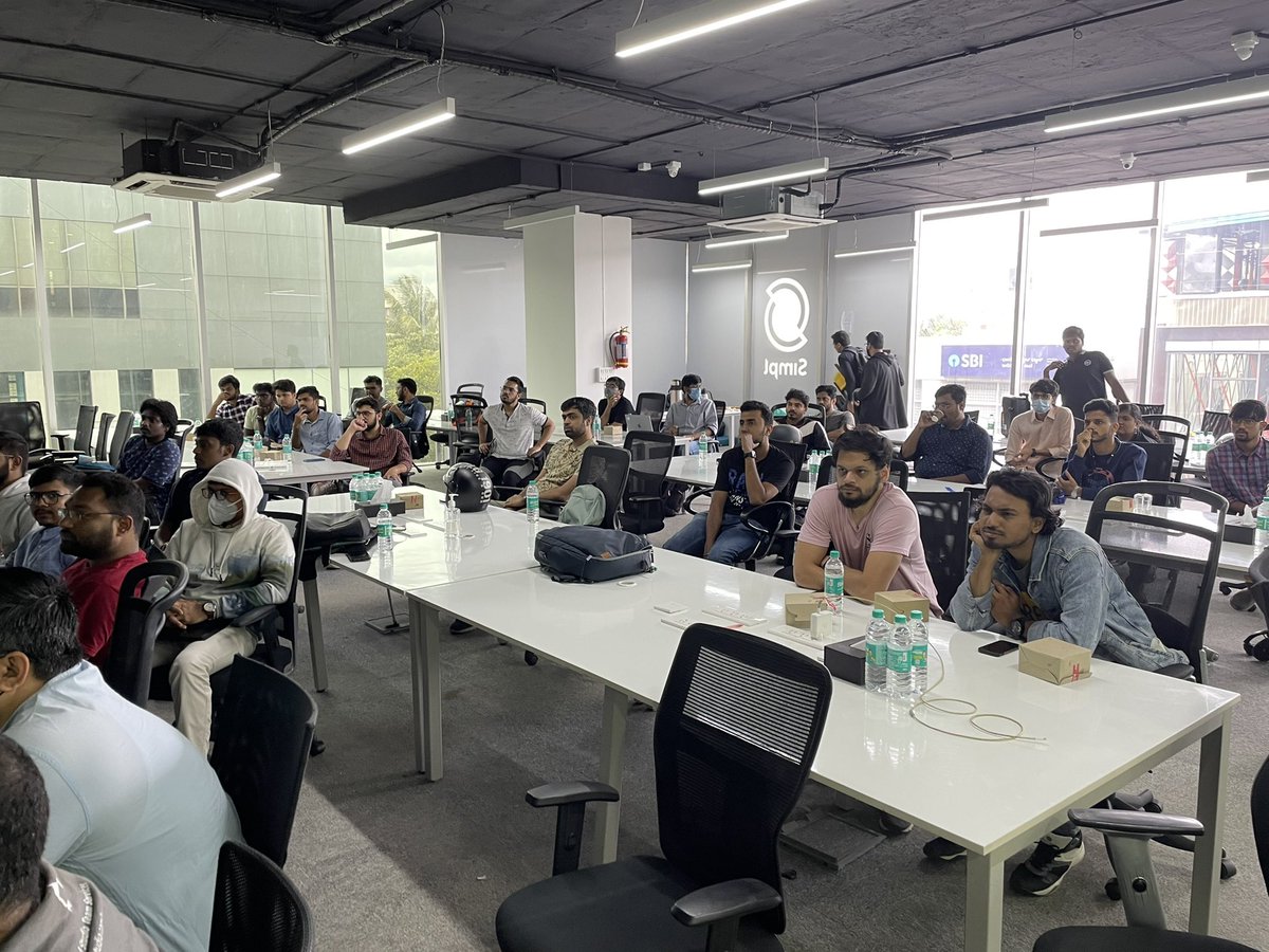 ba11b0y's tweet photo. Golang Meetup scenes @Meetup 
#simpl #go https://t.co/18ymWSODUB