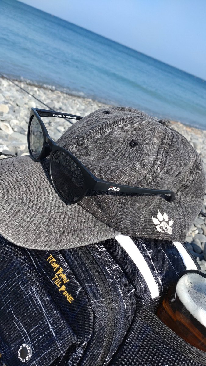 yoshito_turiaka's tweet photo. 買ってそのままサーフIN
#六畳一間の狼
#fishingwolf
#FILAeyewear https://t.co/sYoHYCxRRq