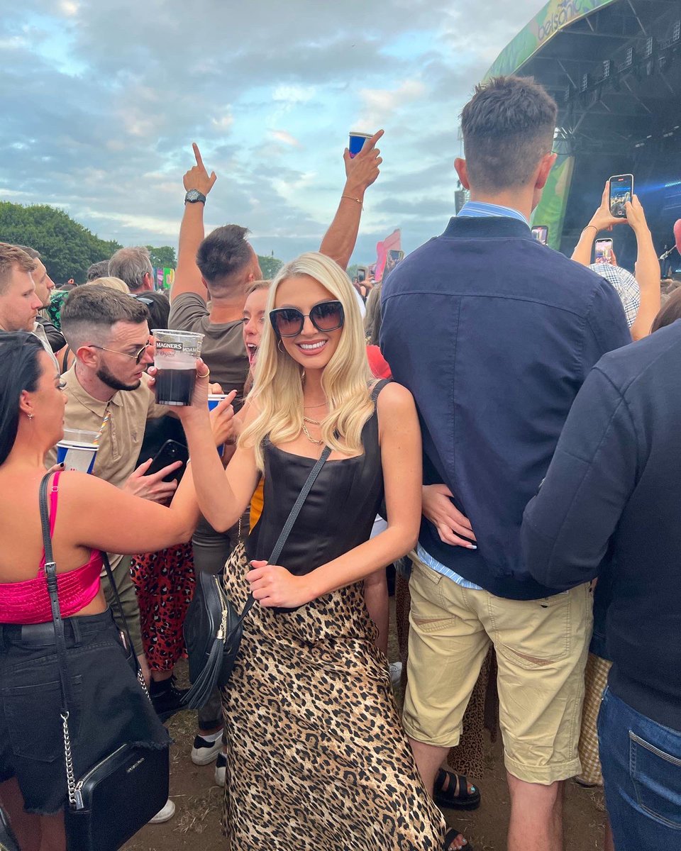 MeaganGreenUK's tweet photo. in the pits..🍻 

@belsonicbelfast https://t.co/LCqebd2GzQ
