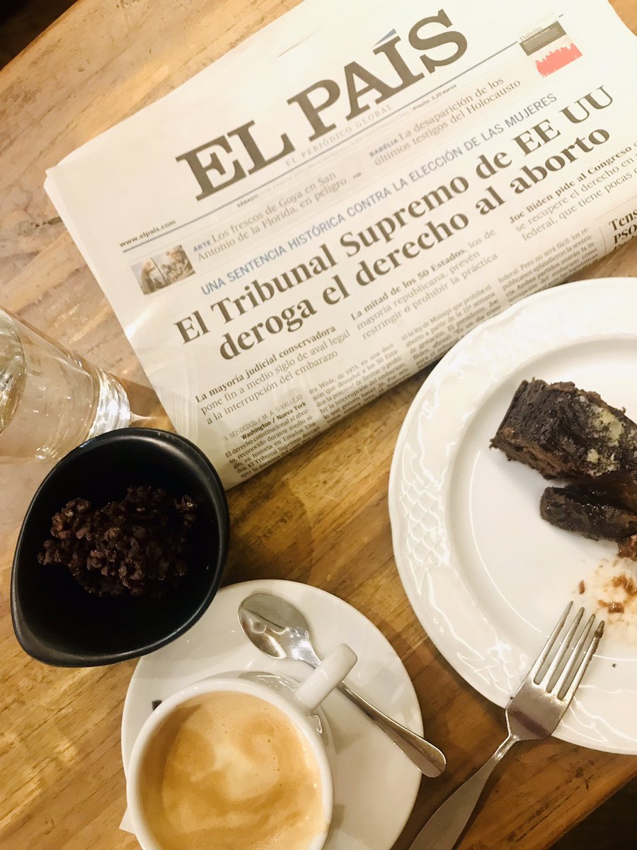 #HuntforCoffee but freakin’ ridiculous #news to start the day with that can’t not be mentioned. #WTF #US? 
(C:4 F:5 A:4 <a href="/CafeLanzos/">Café Lanzós</a>)