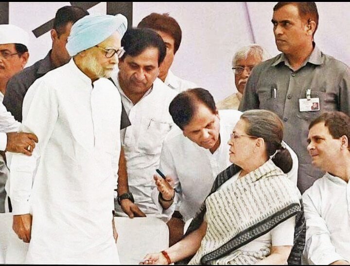 sachya2002's tweet photo. मैडम ये भी गुवाहाटी की टिकट बुक कराने जा रहे थे, हमने पकड़ लाये https://t.co/rgLtgeAe9z