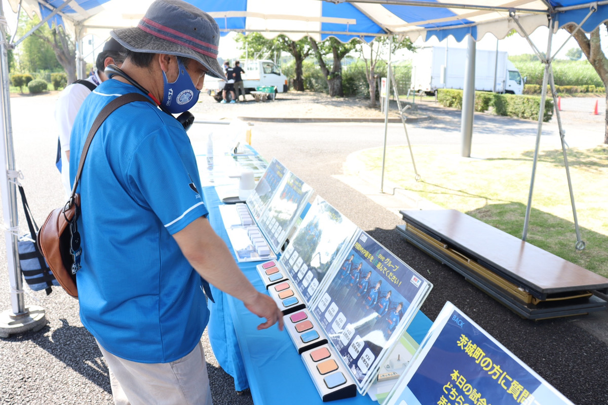 hollyhock_staff's tweet photo. 6月の選手投票をフォーエバーラブ賞ブースで受付中

"月間MVP"を決める"フォーエバーラブ賞"の投票を
ボタンサーベイ #Enyfeedback で開催しています👆
皆さんの投票でF,Lグループから1名ずつ6月のMVPを選んでください！
隣でオフザピッチ賞の投票も受付中です！
#水戸ホーリーホック #パナソニック https://t.co/IaXy910WZk