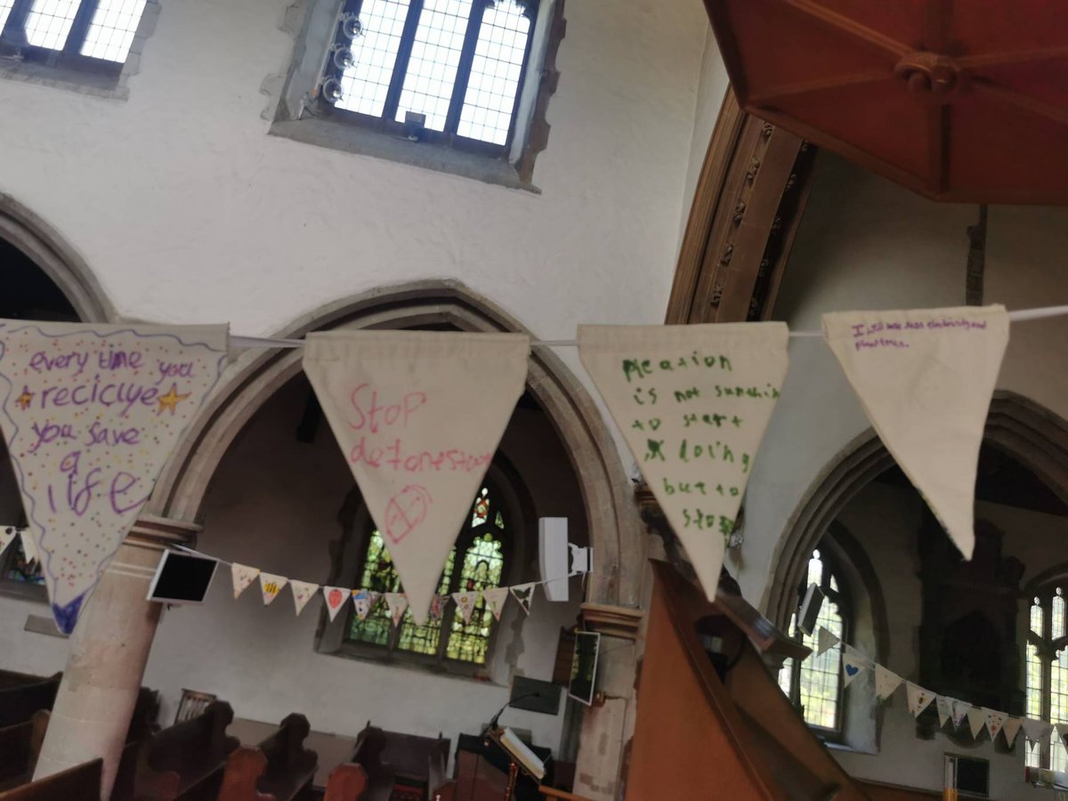 #ClimateChange threatens peace through environmental emergencies which worsen poverty, worsen gender inequality &amp; create instability. The #MoD has a #DefenceGreenNetwork to help #sustainability. #EcoChurch #EcoBunting #ArmedForcesDay <a href="/MessyChurchInHx/">MessyChurchInHornchurch</a> <a href="/ArmedForcesDay/">Armed Forces Day 🇬🇧</a> <a href="/DefenceHQ/">Ministry of Defence 🇬🇧</a>