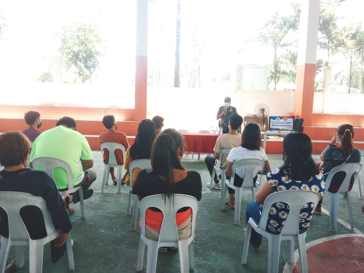 LUPPO_Bacnotan's tweet photo. June 25, 2022 Personnel of Bacnotan MPS in relation to the observance of (IDADAIT) conducted lecture on Anti-Illegal Drugs and EO70/ELCAC to  the Brgy officials and residents of of Brgy. Nagsimbaanan, Bacnotan, La Union.. https://t.co/vszhMs8pnk