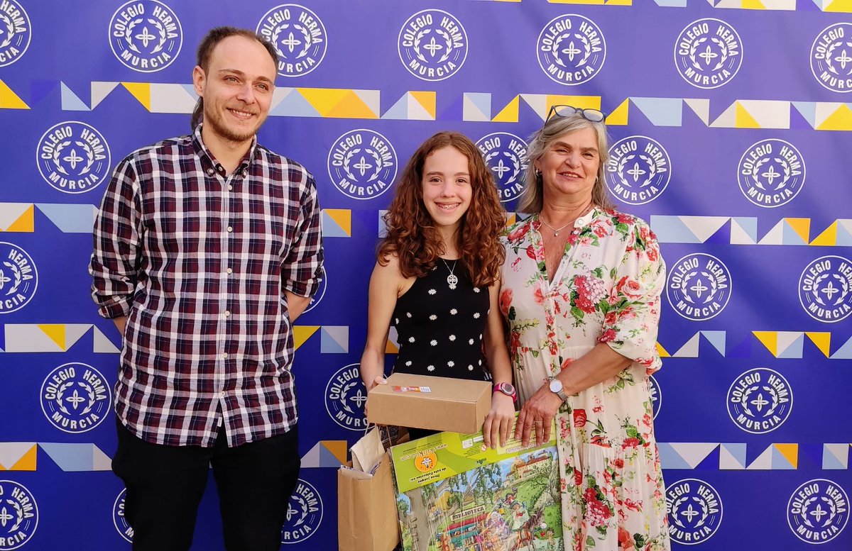 ColegioHerma's tweet photo. 🎉🎉🎉¡Este fin de curso ha venido cargado de premios en nuestro centro!
📌Entrega de los premios🎁🎁 del concurso de dibujo de #ComercioJusto organizado por la @CONGDRMurcia como ganadores del 🥇1º y 🥉3º premio del concurso.
 
¡Enhorabuena a las ganadoras! 🥳
#Herma #Murcia https://t.co/YynHTHPe6R