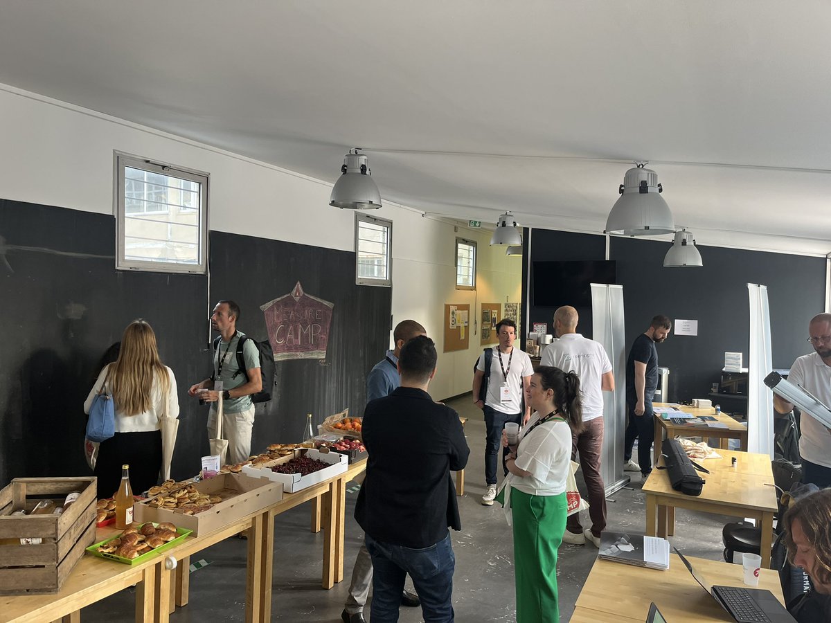 WebetVal's tweet photo. Et c'est parti pour le measure camp Paris 2022  ! #MCParis2022 #MeasureCamp https://t.co/c1ryyTCsSG https://t.co/r1O7BQAwNb