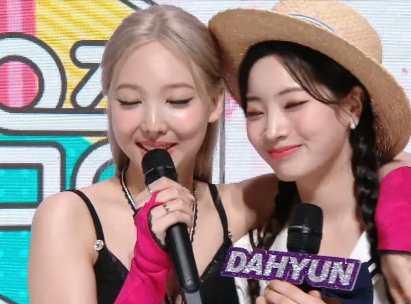 RT @misayeon: Soloist Nayeon with special MC Dahyun on Music Core today 🥺❤️ @JYPETWICE https://t.co/P7u5Y6l8Ao