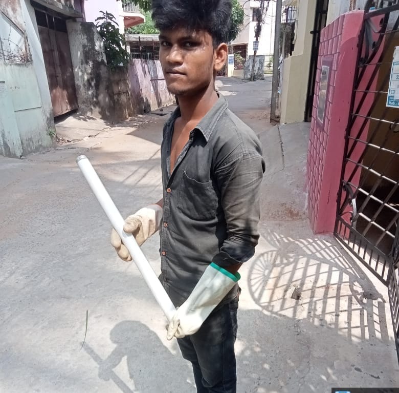 bmcbbsr's tweet photo. E waste &amp; Domestic hazardous waste are being collected today from several areas of the city.

We request all not to throw #ewaste outside &amp; hand it over to the Safa Gadi during collection.

#SwachhaOdishaSusthaOdisha 

@CMO_Odisha @HUDDeptOdisha @SwachhBharatGov https://t.co/6y3bavWP1R