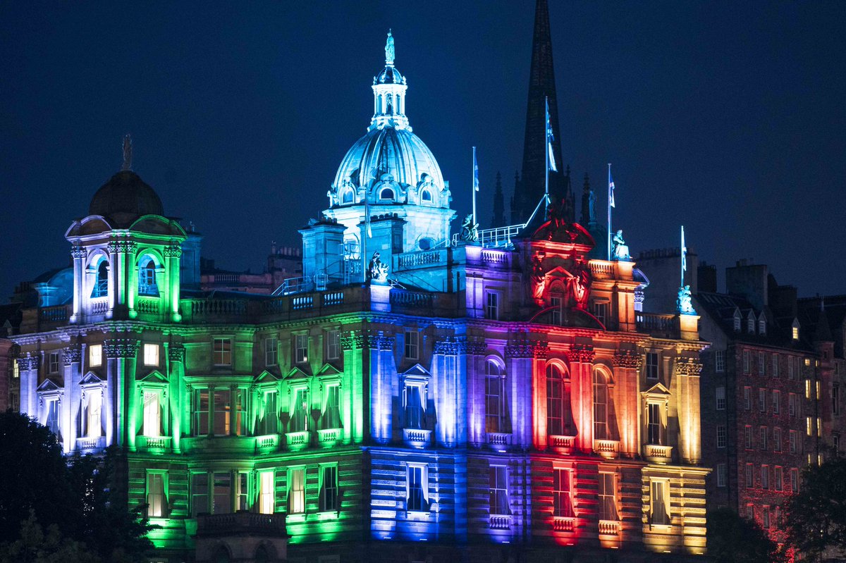 belperbarlow's tweet photo. The headquarters of the Bank of Scotland look fantastic lit up in rainbow colours for Edinburgh Pride! (can it please be illuminated like this all the time?!) 🏳️‍🌈 #Pride2022  #EdinburghPride #Pride  #rainbow #Edinburgh #Scotland @PrideEdinburgh https://t.co/7Zmy07uh0F