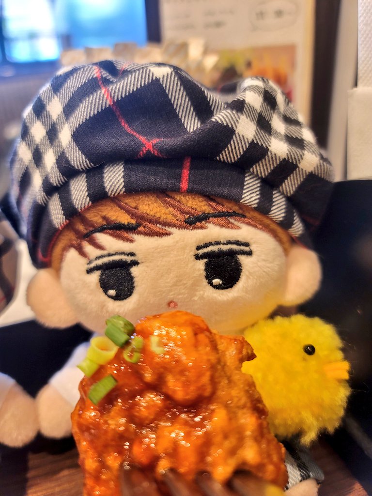keeptryingakira's tweet photo. ばぁばにお使い出来たので、お楽しみのごはん🍽の時間でーす(˶´ч`˶)
今日はさかい珈琲☕️
ヤンニョムチキンプレート٩( ´ᴗ` )( ´ᴗ` )۶
美味しいね!
ŧ‹”ŧ‹”( ‘ч’ )ŧ‹”ŧ‹”❤
#exodoll #kaidoll #KAI #sehundoll #SEHUN #카이인형 #키이 #세훈인형 #세훈 #ぬい撮り #ぬいと暮らす365日 https://t.co/YnVrtUQYll