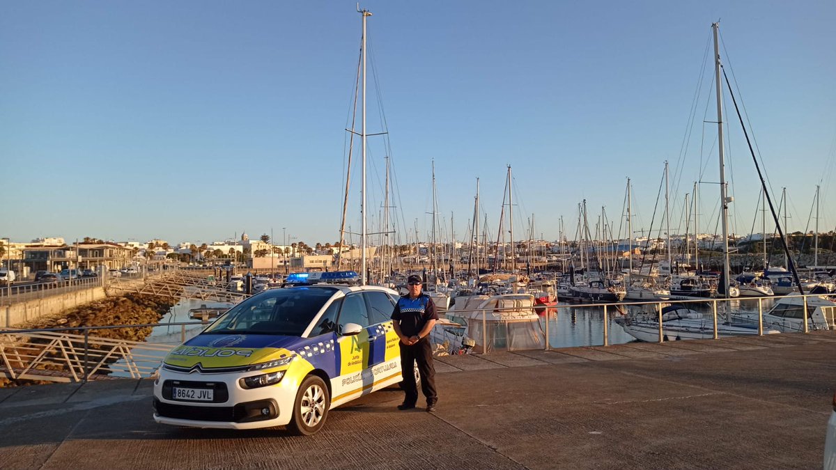 AntClavijo's tweet photo. Amanecer en los Puertos de  Andalucía .Estamos preparados para recibiros y ofreceros todos nuestros Servicios @AndaluciaJunta @PuertosAND @JuanMa_Moreno @eliasbendodo @antoniosanz @RafaMerino1 @RafaelM50649020 https://t.co/wAnYlISFNY
