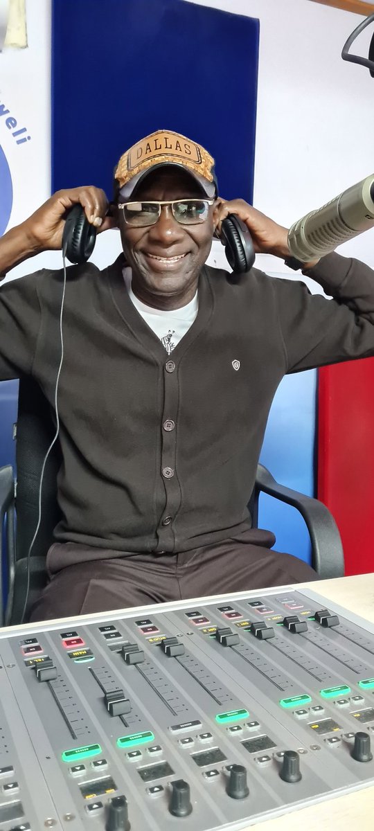 fredomachoka's tweet photo. Rhumba Command Centre #RogaRoga on @RadioCitizenFM is the only place you need to be. Are you tuned in? @GeorginaNjogu #RogaRoga https://t.co/Hl3QkylWZB