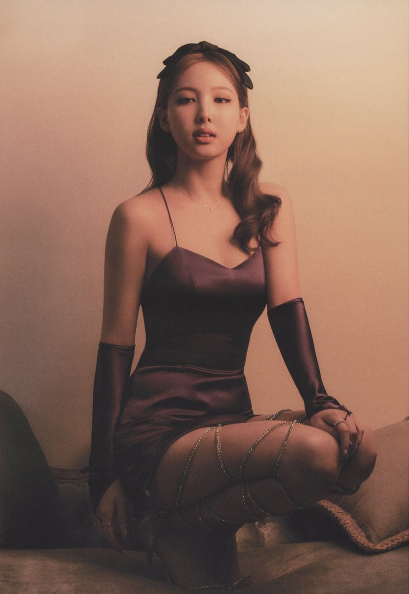 nysoioist's tweet photo. NAYEON FROM TWICE https://t.co/Gi34iCUht6