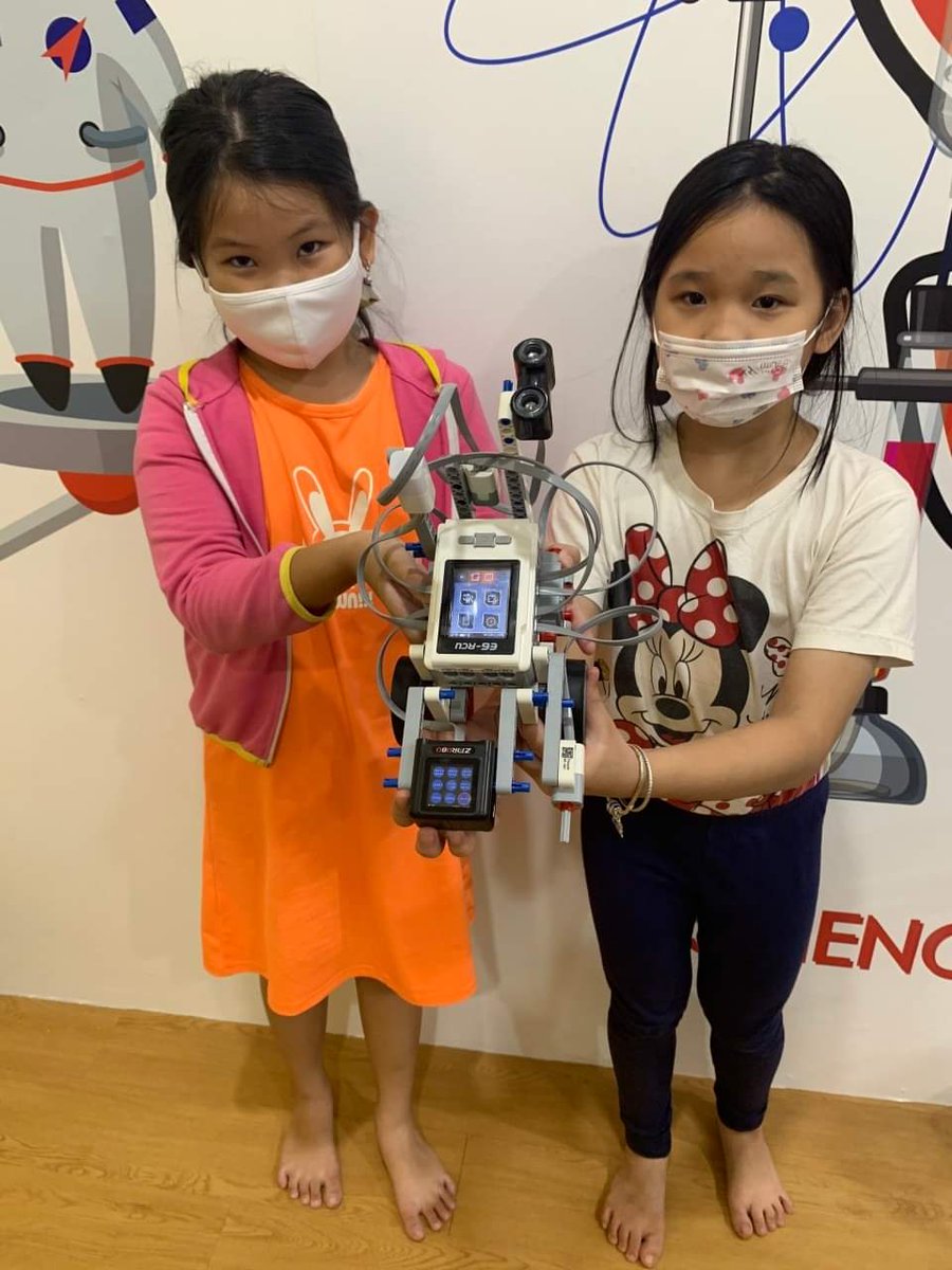 zmrobo1's tweet photo. TODAY I CREATE "AI-F1 Artificial Intelligence Supercar"
#Robotic #STEM #STEMeducation #Coding https://t.co/VAg4dEt4XQ
