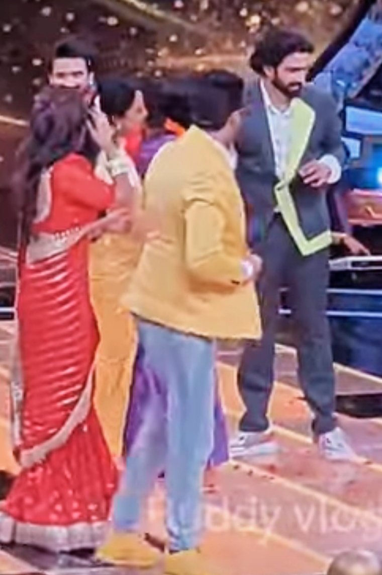 #ravivaarwithstarparivaar BTS Sorry for blur picture but koi nai our eyes are always ready to see him 😍✨❤️ Mr Khanna 🔥🔥🧿 #TeamAnupama #Anupamaa #AnujKapadia #MaAn