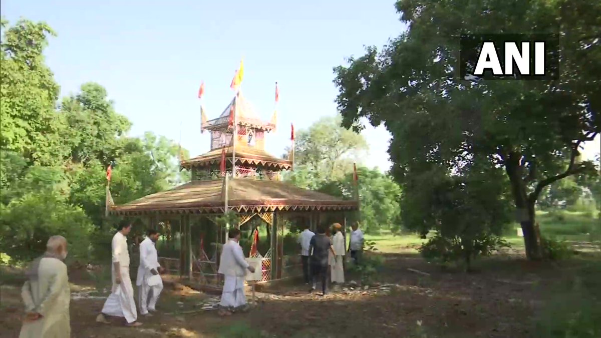 ANI's tweet photo. Punjab | IRS officer creates man-made forest in Dhianpur village of Gurdaspur district
This is North India's biggest man-made jungle. Our main purpose is to restore jungles in country, I had always been passionate about gardening: Additional Commissioner Income Tax, Rohit Mehra https://t.co/p2zP8hANUb