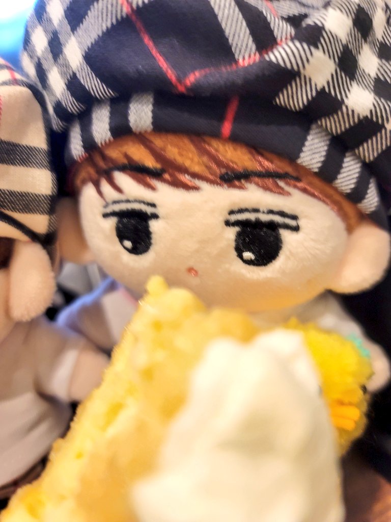 keeptryingakira's tweet photo. おんまが一番大好きなパンケーキ🥞
「いごっもごやじ!(๑•̀ㅁ•́ฅ✧」
2人が立ち上がった(笑)
ましっけどぅせよ〜٩( ´ᴗ` )( ´ᴗ` )۶
ŧ‹”ŧ‹”( ‘ч’ )ŧ‹”ŧ‹”
お口でとろけます❤
#exodoll #kaidoll #KAI #sehundoll #SEHUN #카이인형 #키이 #세훈인형 #세훈 #ぬい撮り #ぬいと暮らす365日 https://t.co/wEKoLuvwj5