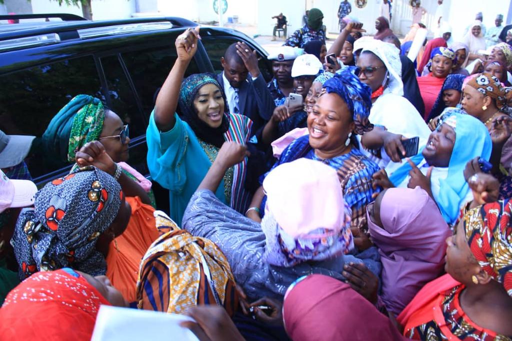 IbrahimEnemi's tweet photo. Zamfara State Government went agog at the arrival of the APC National Women Leader Dr Betta Edu for a 3 days power packed Mega Medical outreach and empowerment for Zamfara Women.
@edu_betta @womenleaderapc https://t.co/SnEnINFXOP