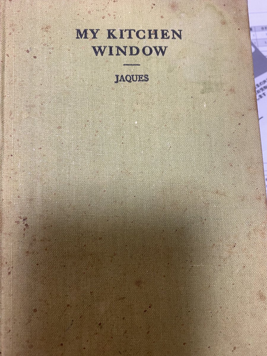 maple20001's tweet photo. もう20年近く前にVancouver市内の古本屋で買い求めた詩集。
よくよく見たら、著者サイン入りのよう（今気づくって遅すぎにも程がある）。
本物かしら…？
#EdnaJaques
#MyKitchenWindow
#Canada
#CanadianPoet https://t.co/1TsRSBionH
