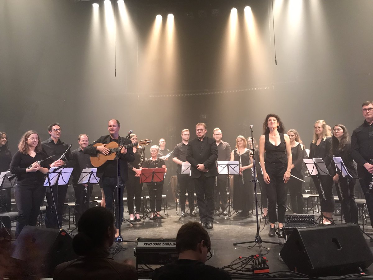 GregoryMarouze's tweet photo. Très beau spectacle #HAPPYENDS de l’ami #ThibaudDefever et #ChloéLacan, à @9_9bisMetaphone. Un voyage à travers le cinéma, naviguant de Godard à Demy, en passant par George Roy Hill ou Spielberg. Si le spectacle passe près de chez vous, ne le manquez pas. Du talent et de la magie https://t.co/uepxCaYSqq