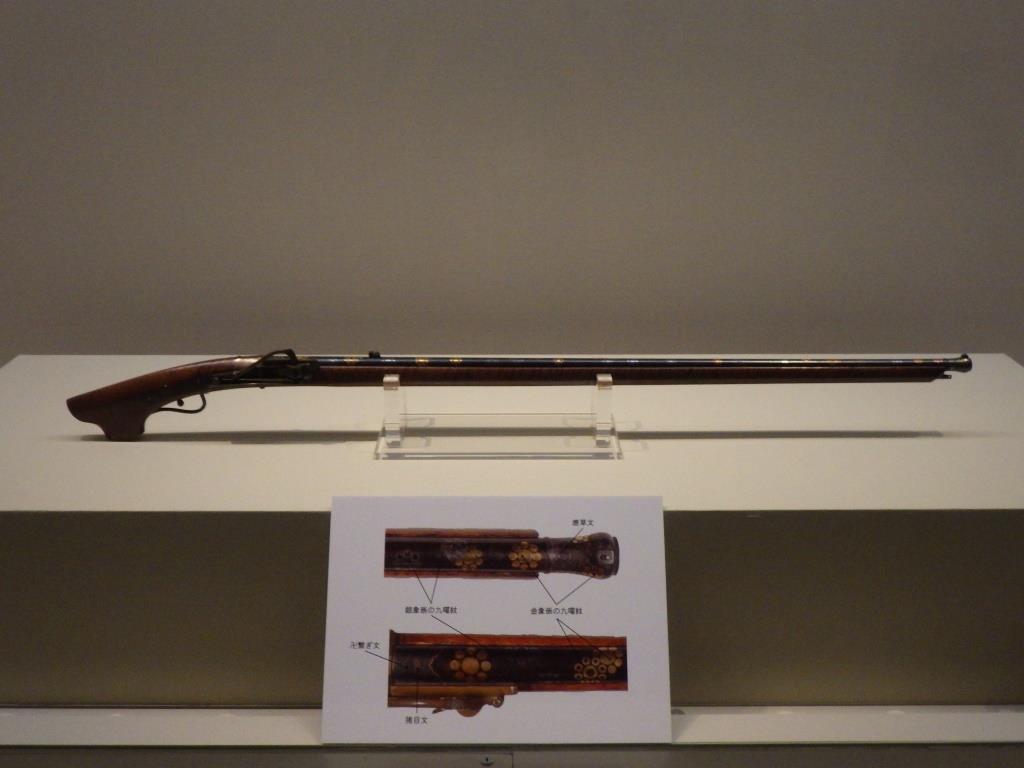 火縄銃玉入れ、早合 九曜紋金唐革押 家紋 江戸時代 火縄銃玉入れ、早合 九曜紋金唐革押 家紋 江戸時代 (熊本県立