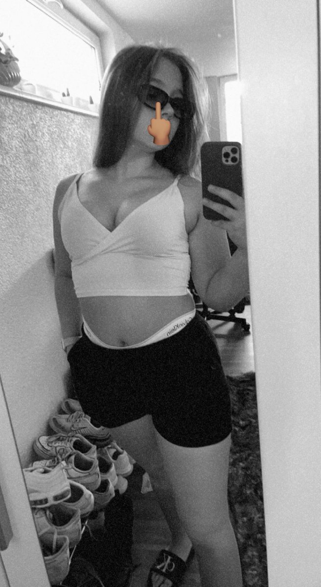 Guten morgen billiges Fußvolk!!
alle antreten und nieder Knien ihr Opfer! ich warte auf auf euren täglichen Tributabdruck!!!